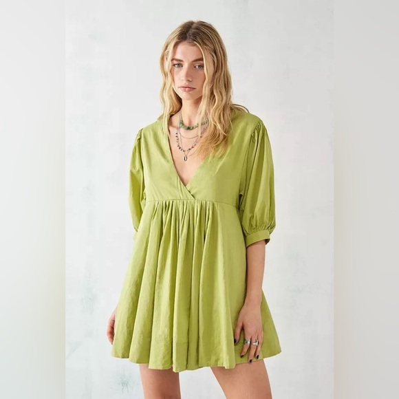 NWT Ecote Vero Shapeless V-neck Mini Dress Urban Outfitters Puff Sleeve - Picture 1 of 12